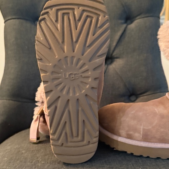 UGGS Pink Boots with Star Charm - Picture 4 of 6